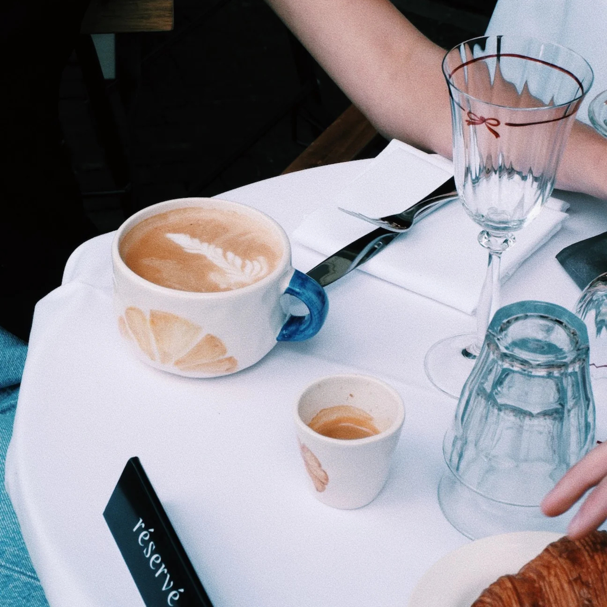 Croissant Cappuccino Tasse