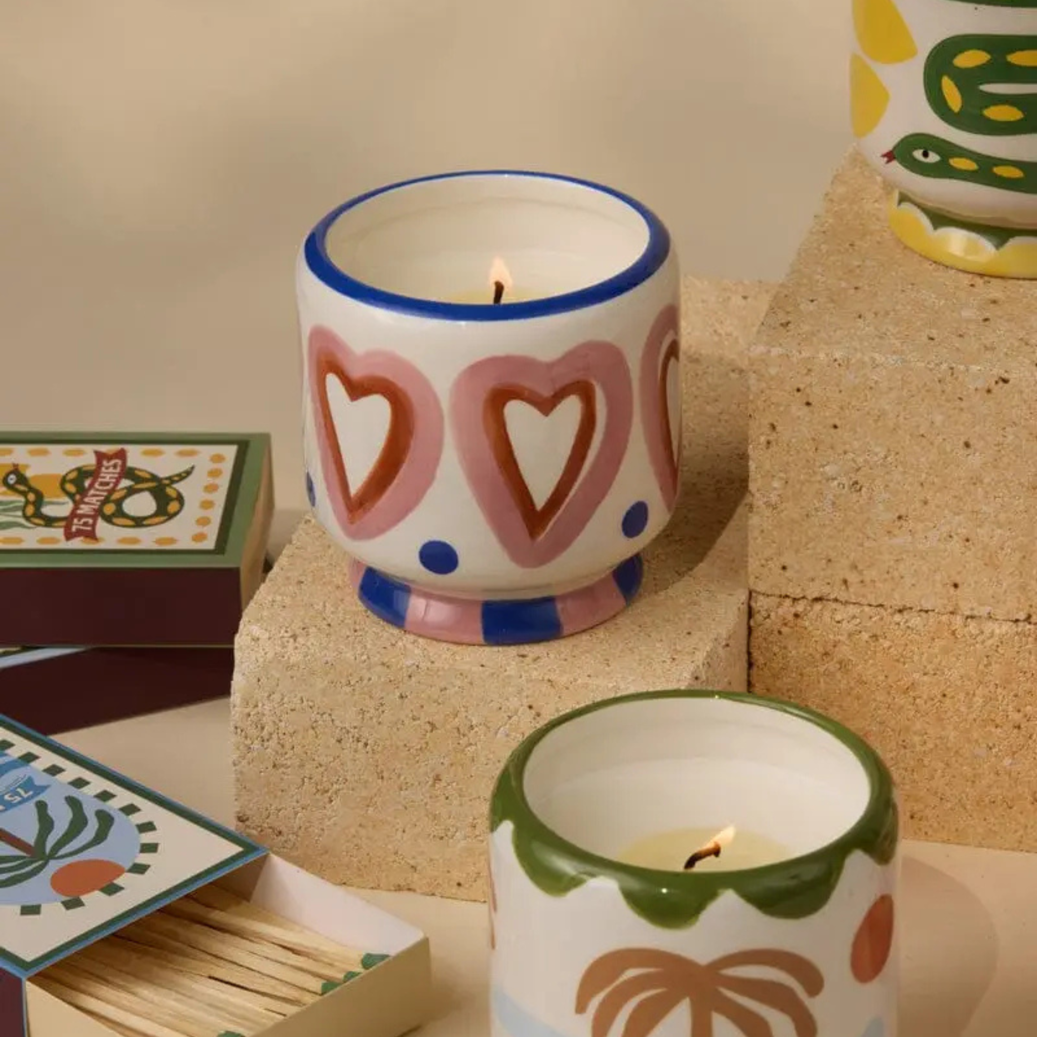 Adopo Keramik Kerze "Hearts" Rosewood Vanilla 226g