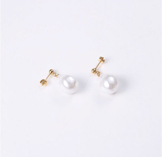 Louve Pearl Stud