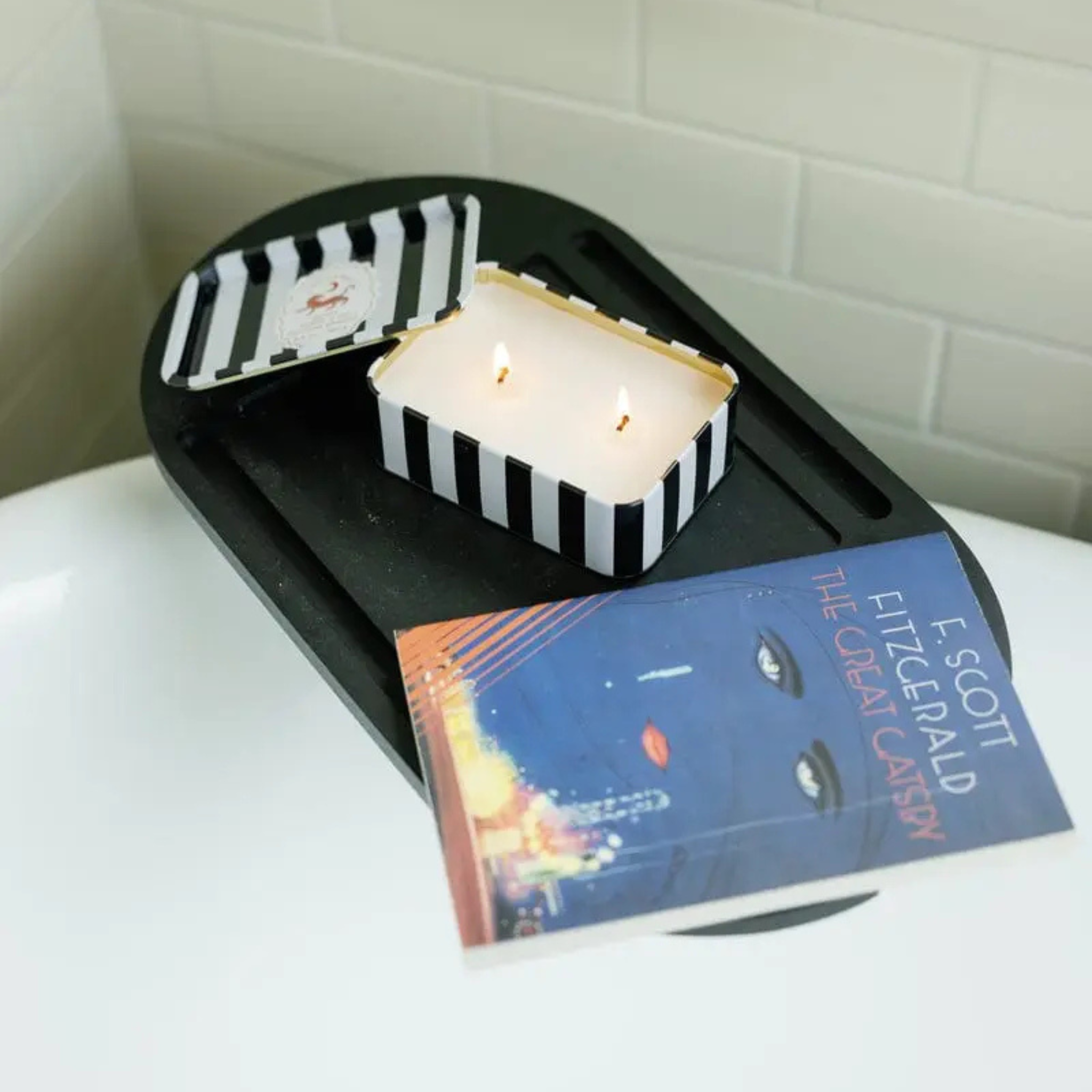 Adopo Tin Kerze - Black Cedar & Fig