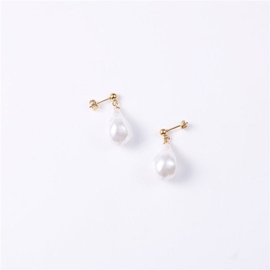 Louve Pearl Stud